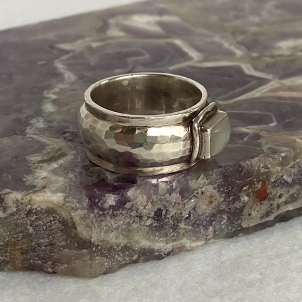 Sterling Silver 925 Cats Eye Quartz Hammered 9MM Wide Cigar Band Ring Sz 6.5 - Picture 3 of 16